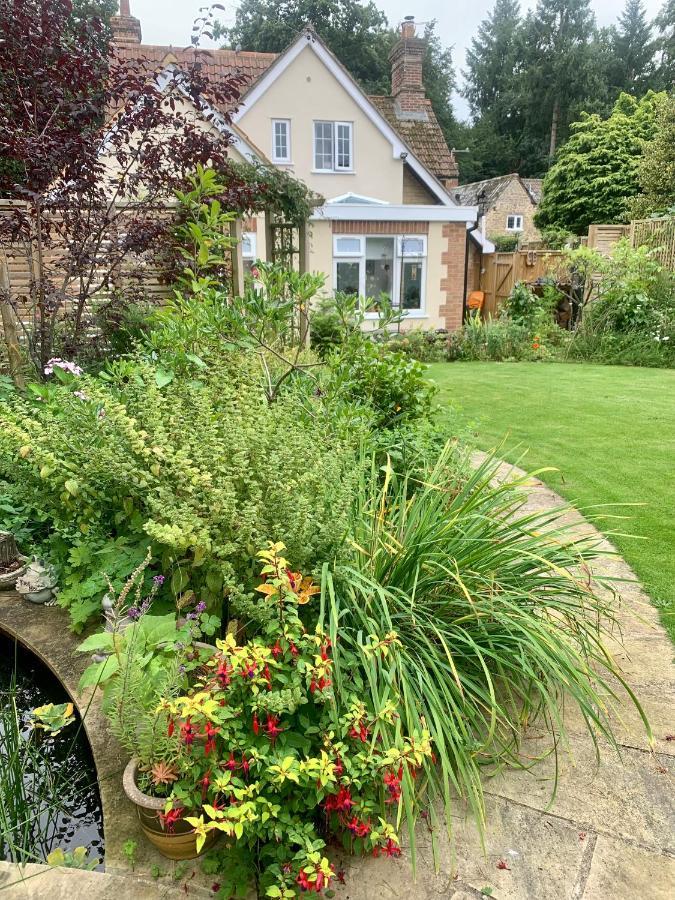 Sunshine Cottage Studley  ภายนอก รูปภาพ