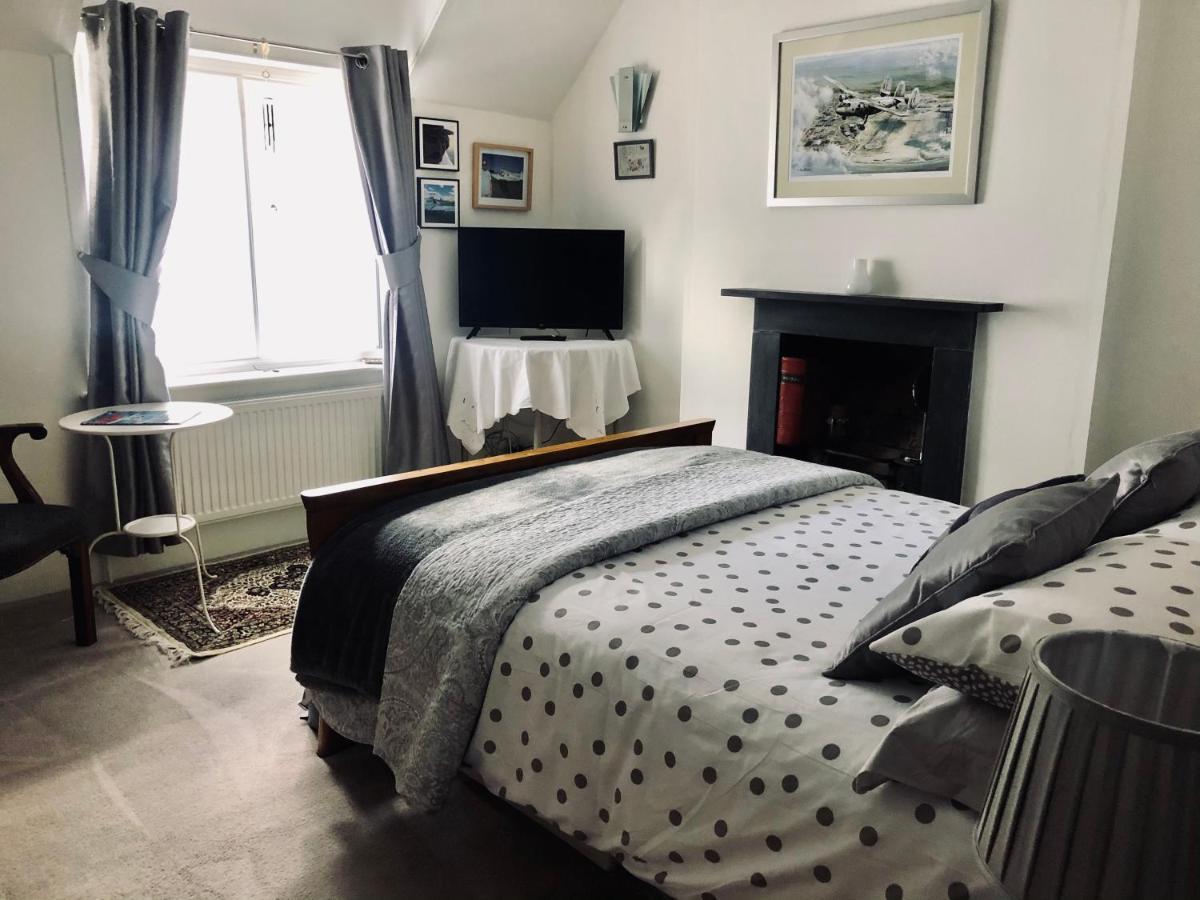 Sunshine Cottage Studley  ภายนอก รูปภาพ